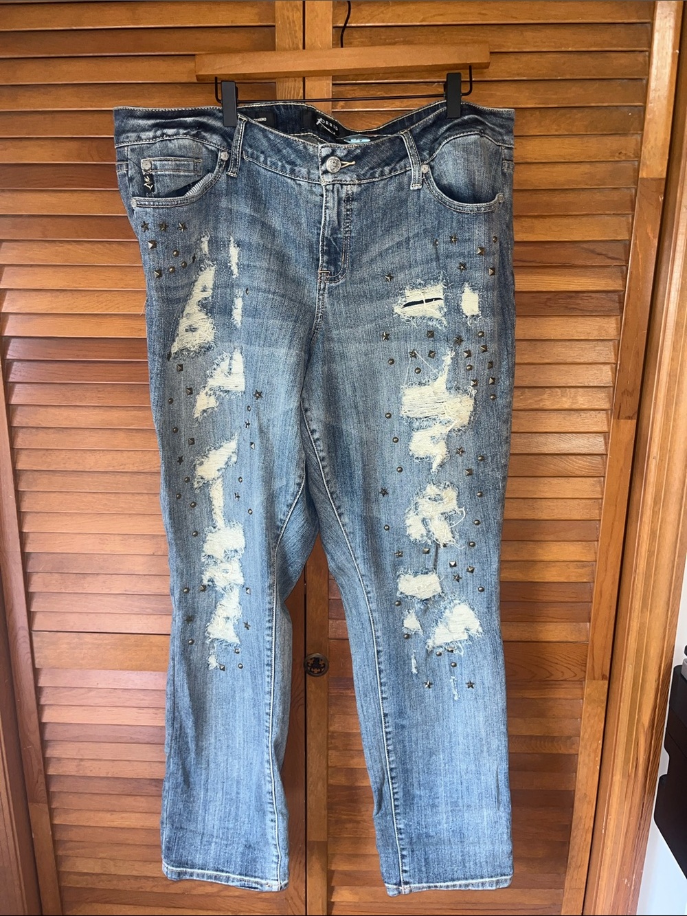 Torrid premium Studded Distressed Blue Women’s Jeans NWT Size 20
